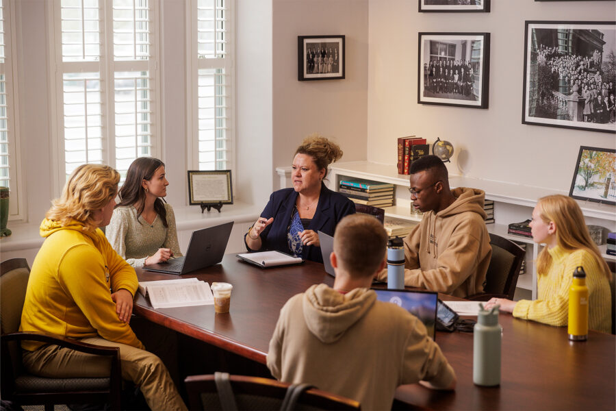 Dr. Amber Residori meets with students in Lee Conference Room.