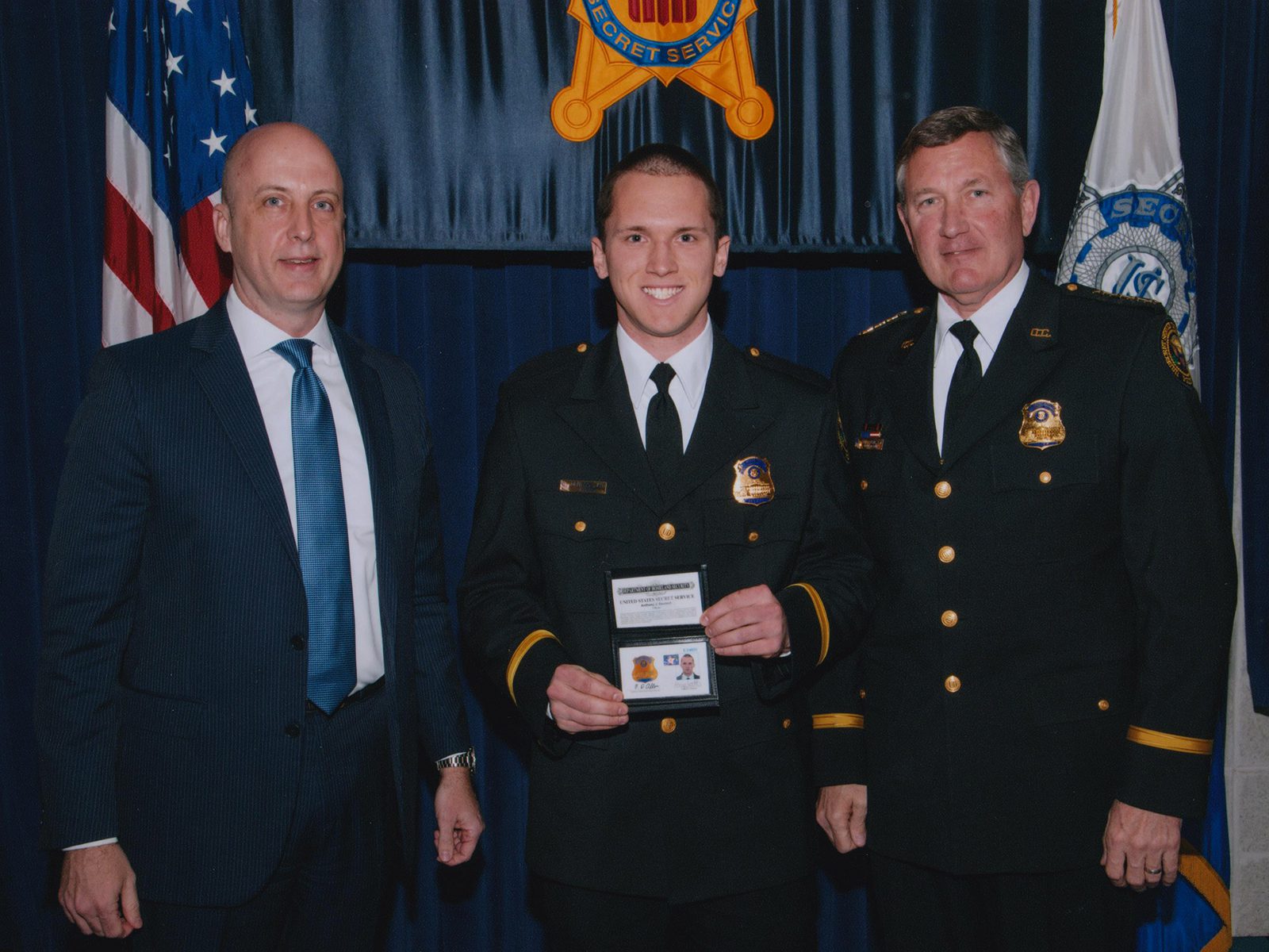 Olivet alumni_Anthony Deutsch_Accepting Credentials_U.S. Secret Service_2018_Web.jpg