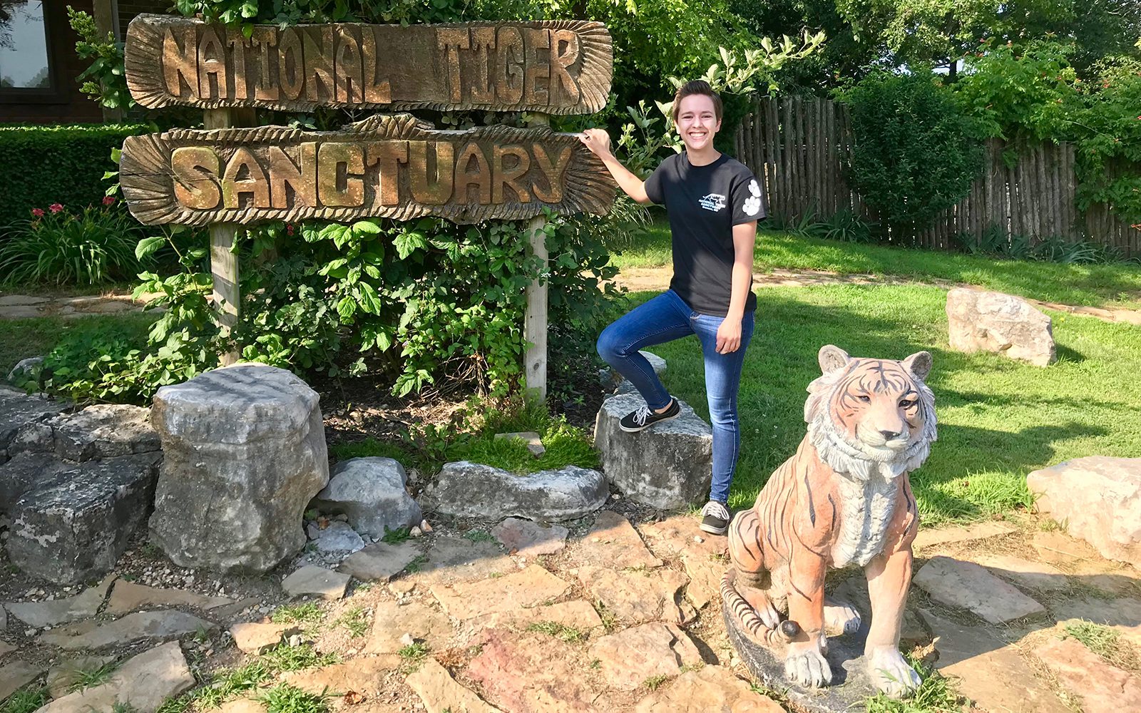 Olivet students_Crystal Sauder_National Tiger Sanctuary_internship_zoology_Web.jpg