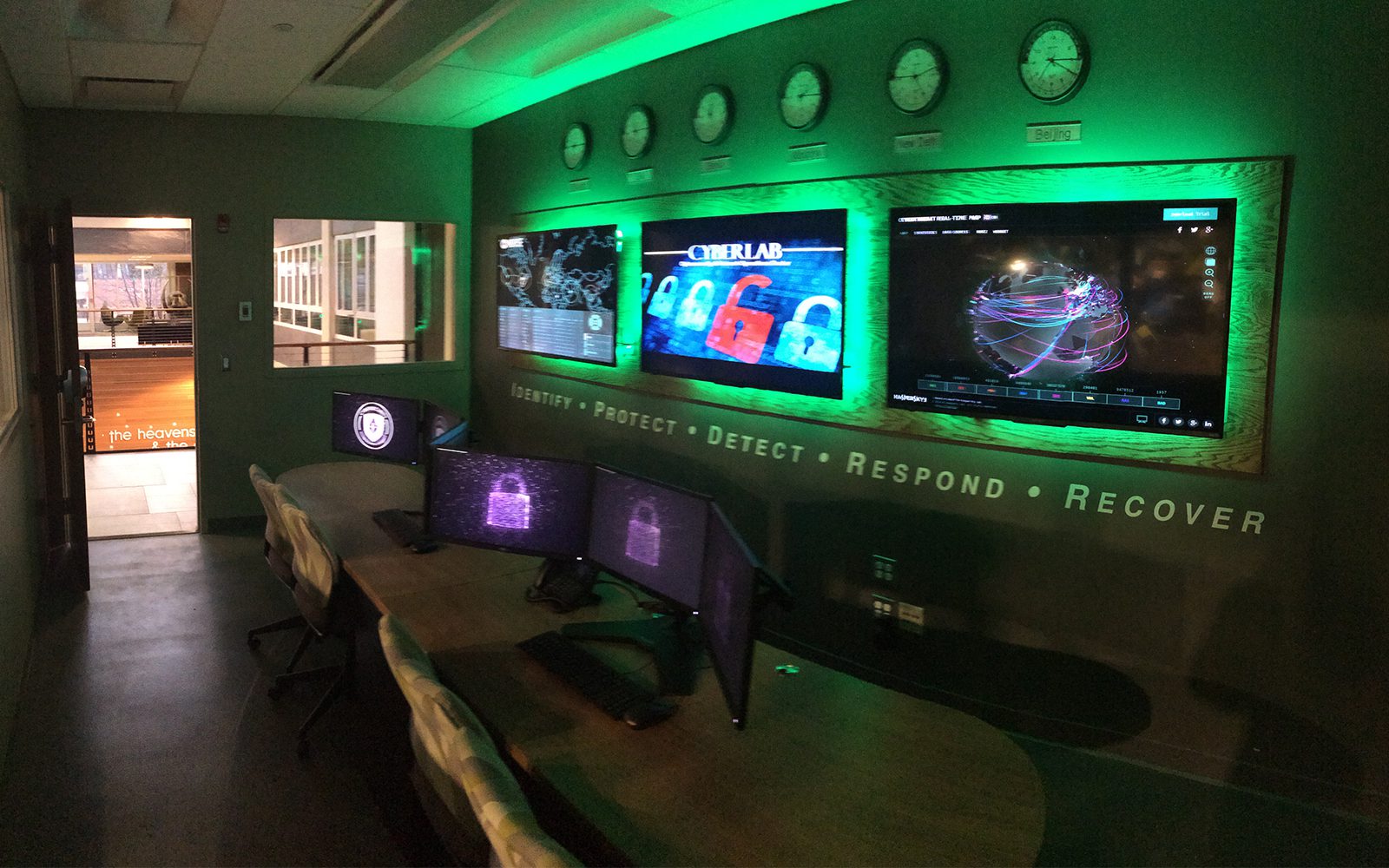 Olivet_Cybersecurity defense_IMG_6305_Apr18_Web.jpg