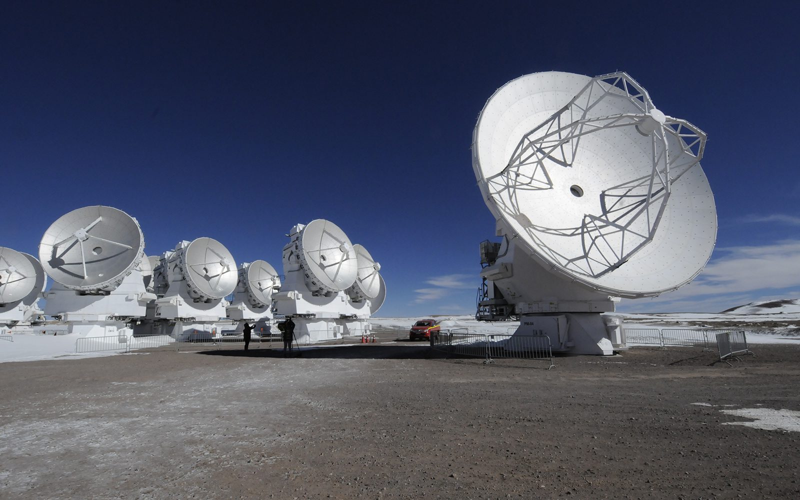 Olivet_Dr. Steve Case_Chile_summer 2018_astronomy_geoscience_ACEAP_ALMA Observatory_National Science Foundation_satellite dish_Web.jpg