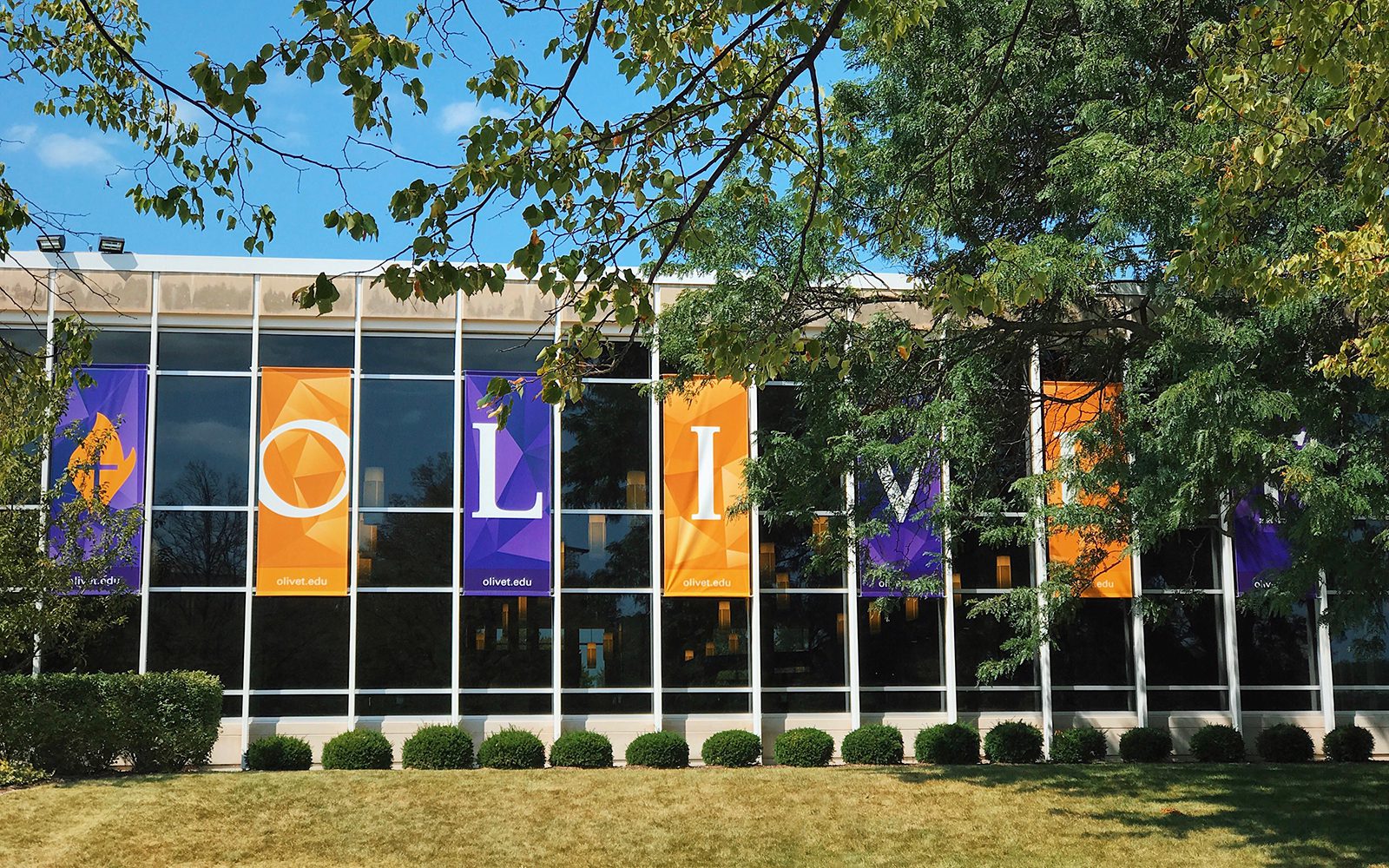 Olivet_Ludwig Center_Starbucks_student services_dining_2018_Web.jpg