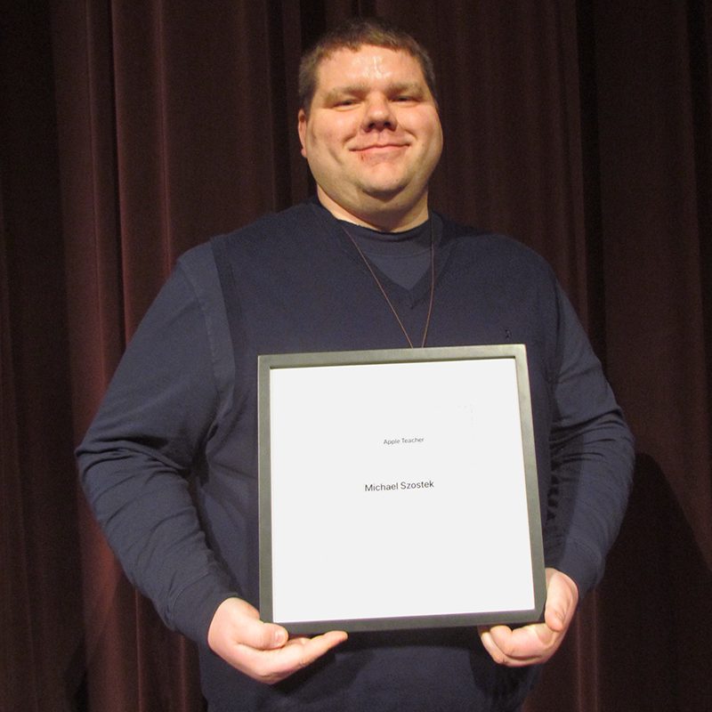 Olivet_Mike Szostek_Apple Teacher Award 2018_Web.jpg