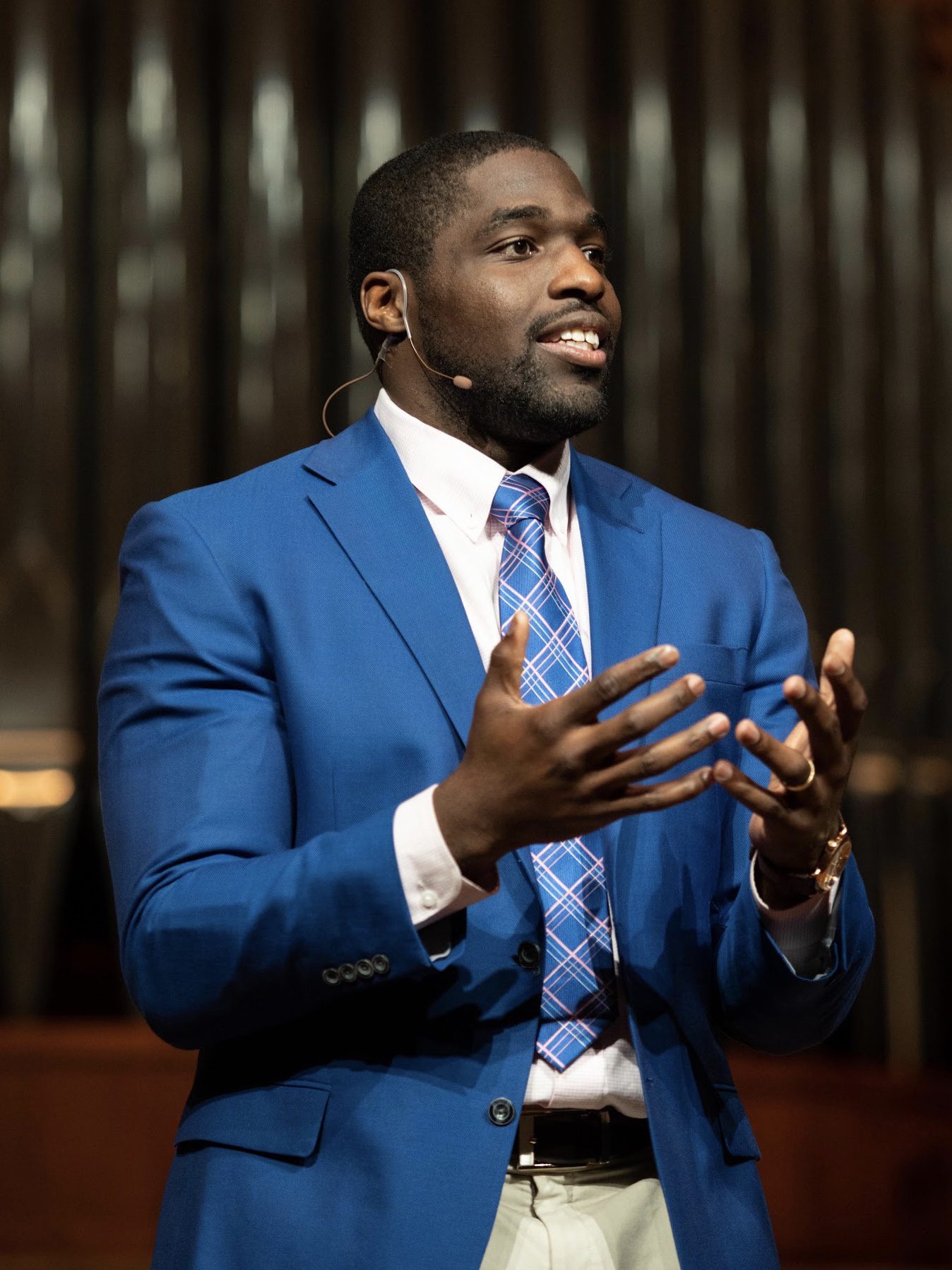 Olivet_NFL_Sam_Acho_chapel_speaker_leadership.jpeg