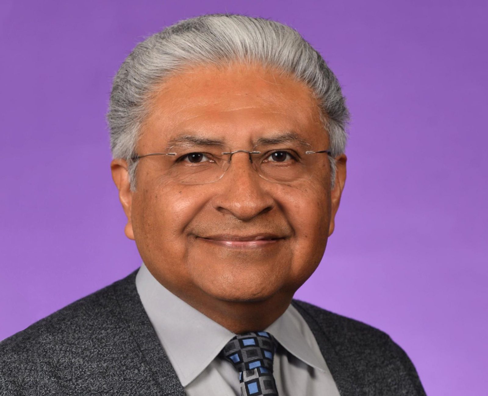 Olivet_Professor Wilfredo Canales_2018 CCCU grant_Web.jpg