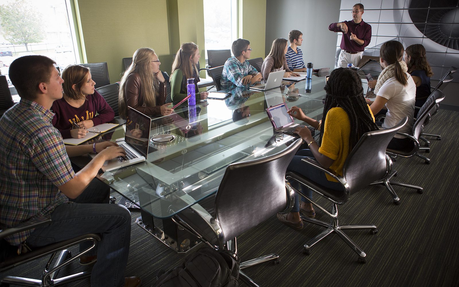 Olivet_Walker School of Engineering_College of Distinction_recognition_students_classroom_professor_Web.jpg