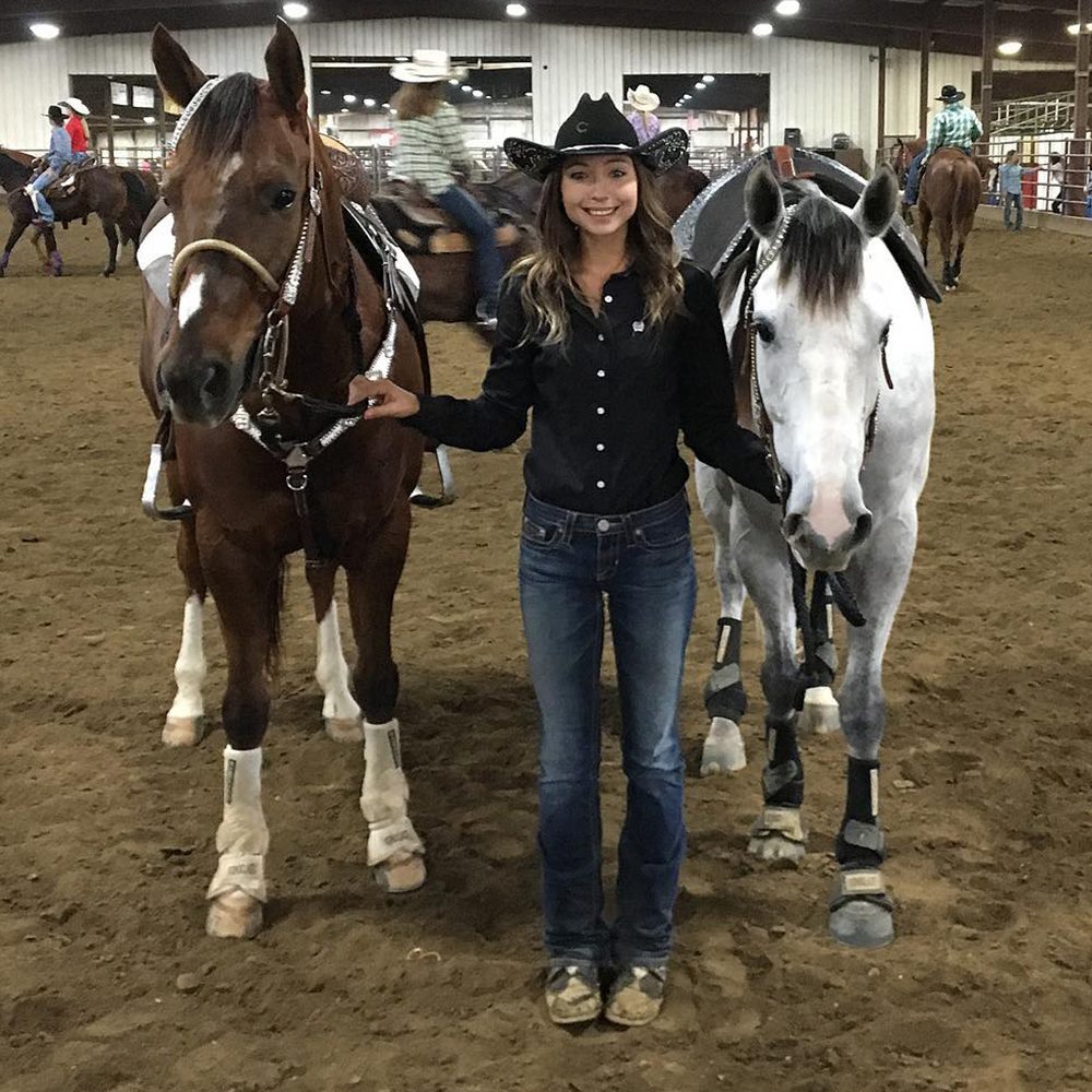 Olivet_alumna_professor_dietetics_dietitian_equestrian_barrel racing_horses_Jamie Neven_Web1.jpg