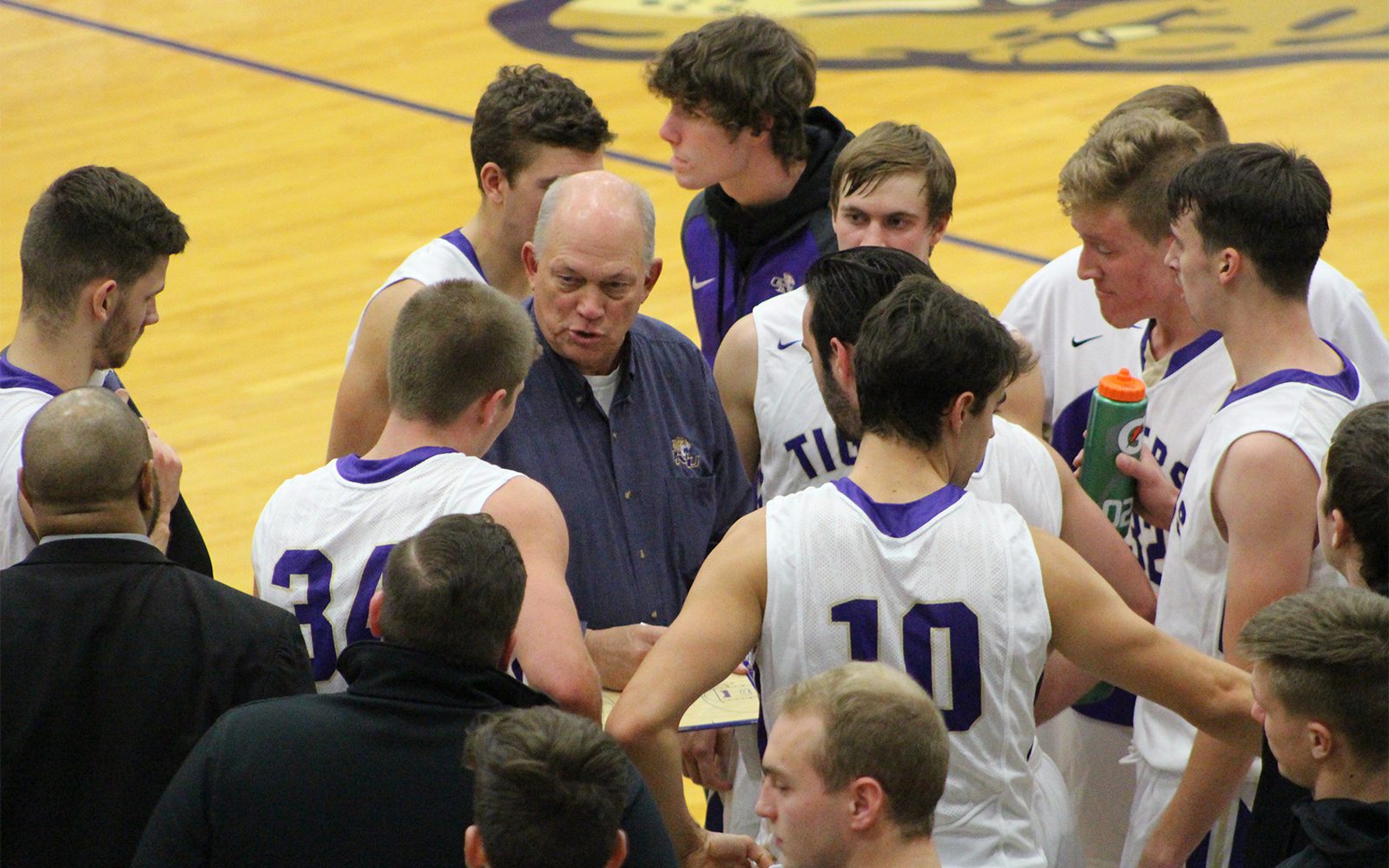 Olivet_athletics_Ralph Hodge_tribute_Web.jpg