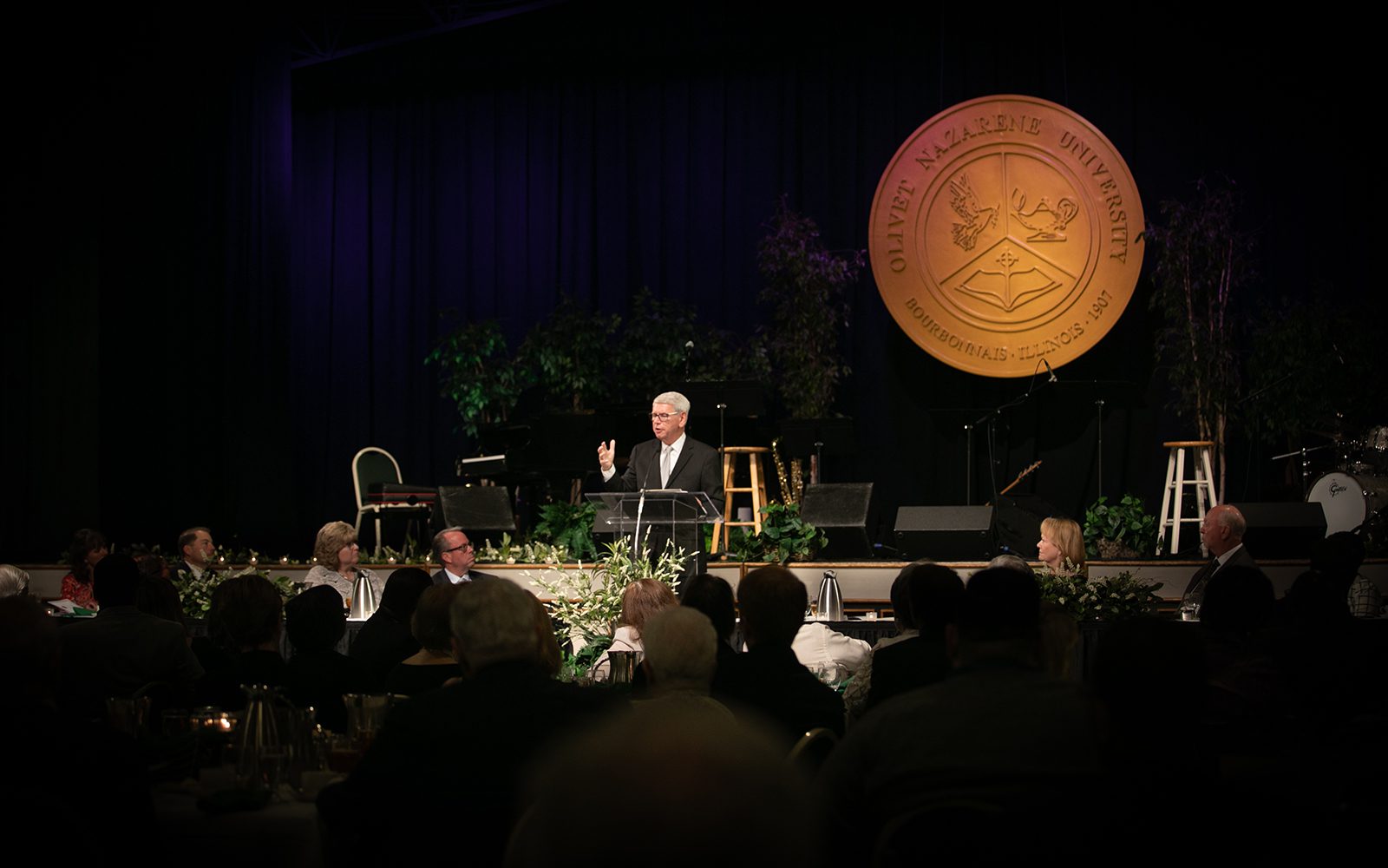 Olivet_john_bowling_president_dinner_award_2019_web.jpg