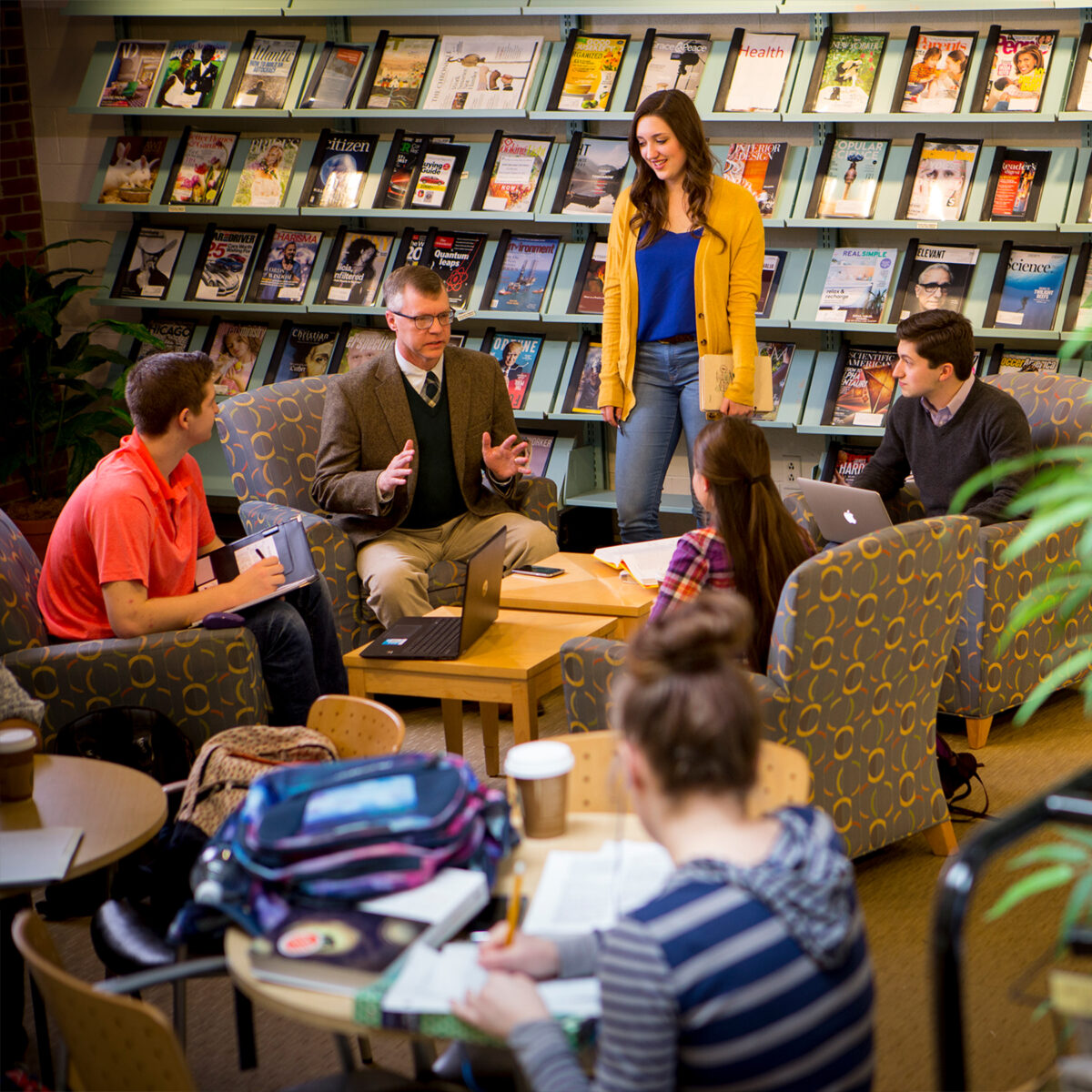 Professor talking with students in Benner Library