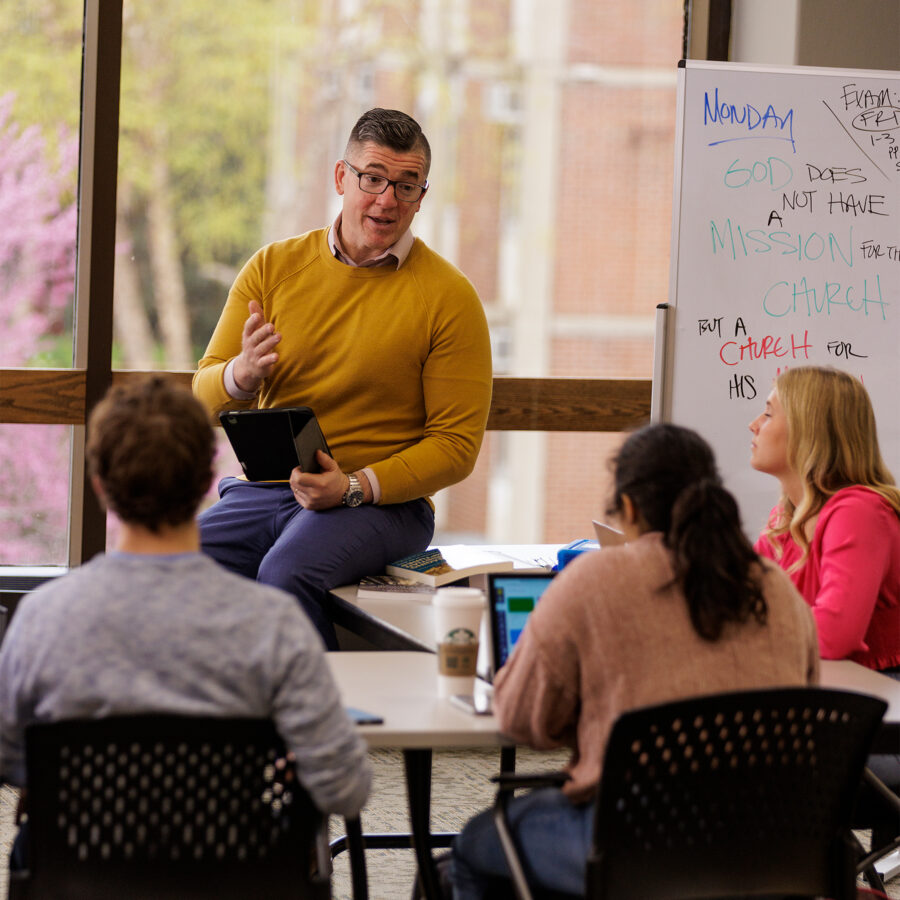 Dr. Jeff Stark leads seminar in Benner Library