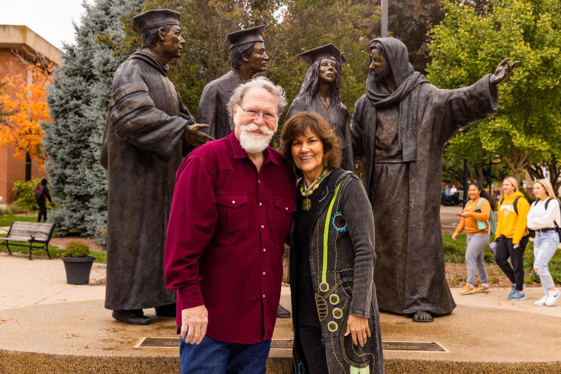 A photo of the sculptor Scott Stearman and his wife.