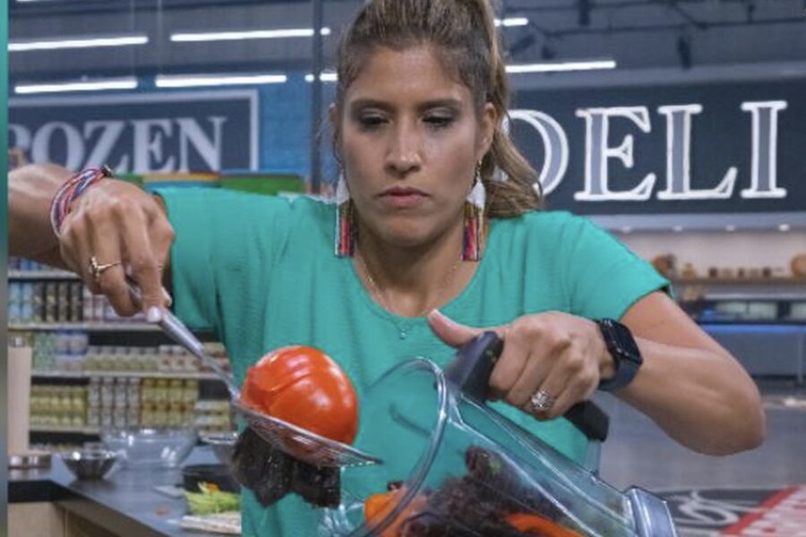 Elizabeth Barrick competing on Guys Grocery Games