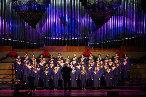 Picture of the Orpheus choir singing at Sounds of the Season