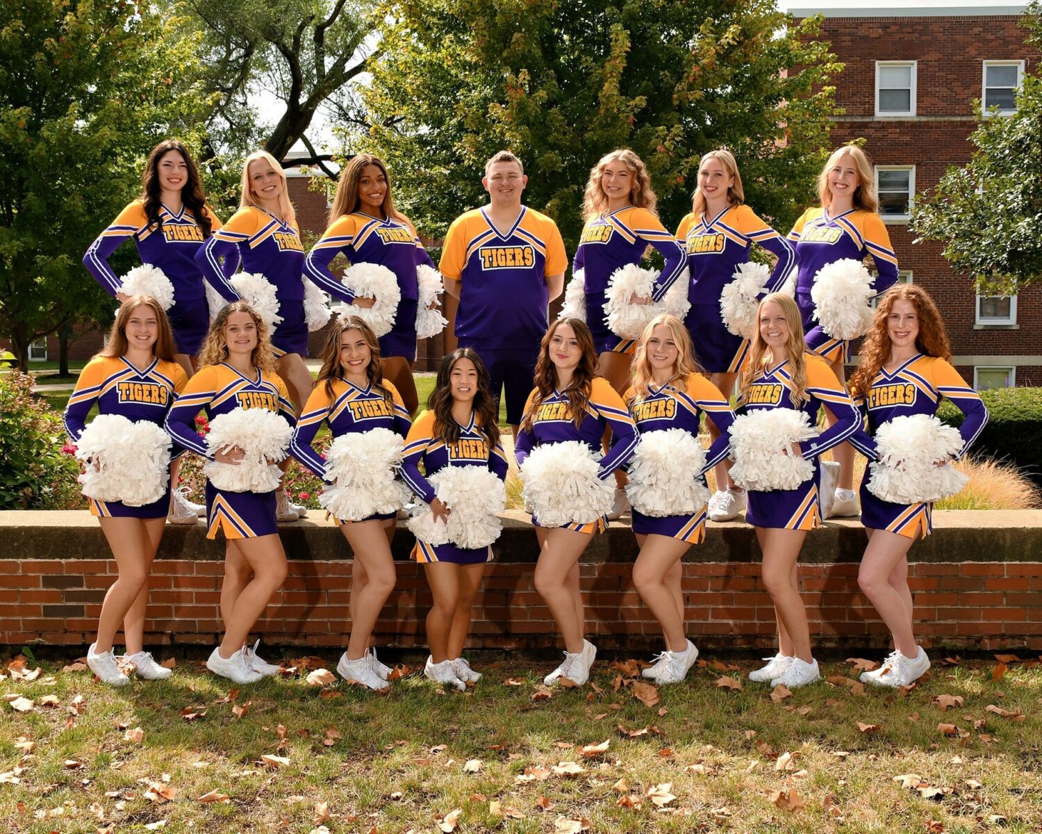 ONU cheer students posing for a team picture