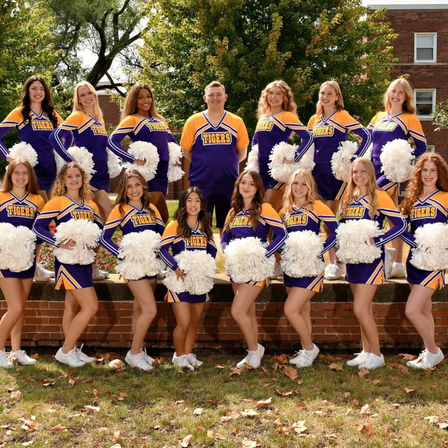 ONU cheer students posing for a team picture