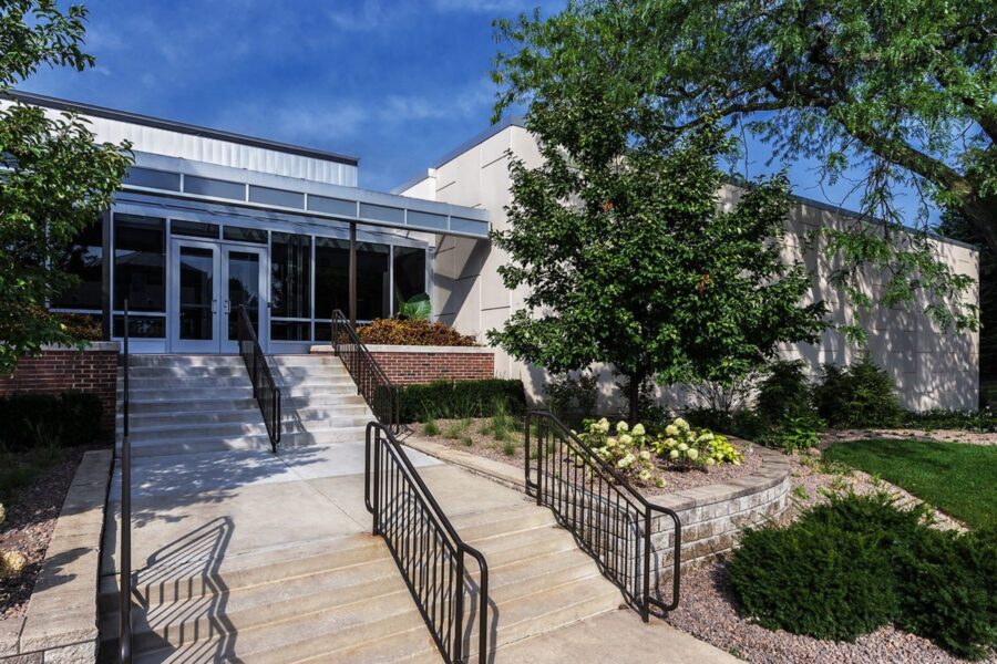 An exterior picture of the Reed Science Building