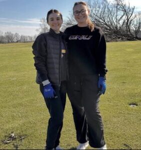 A picture of members of the women's golf team during the cleanup