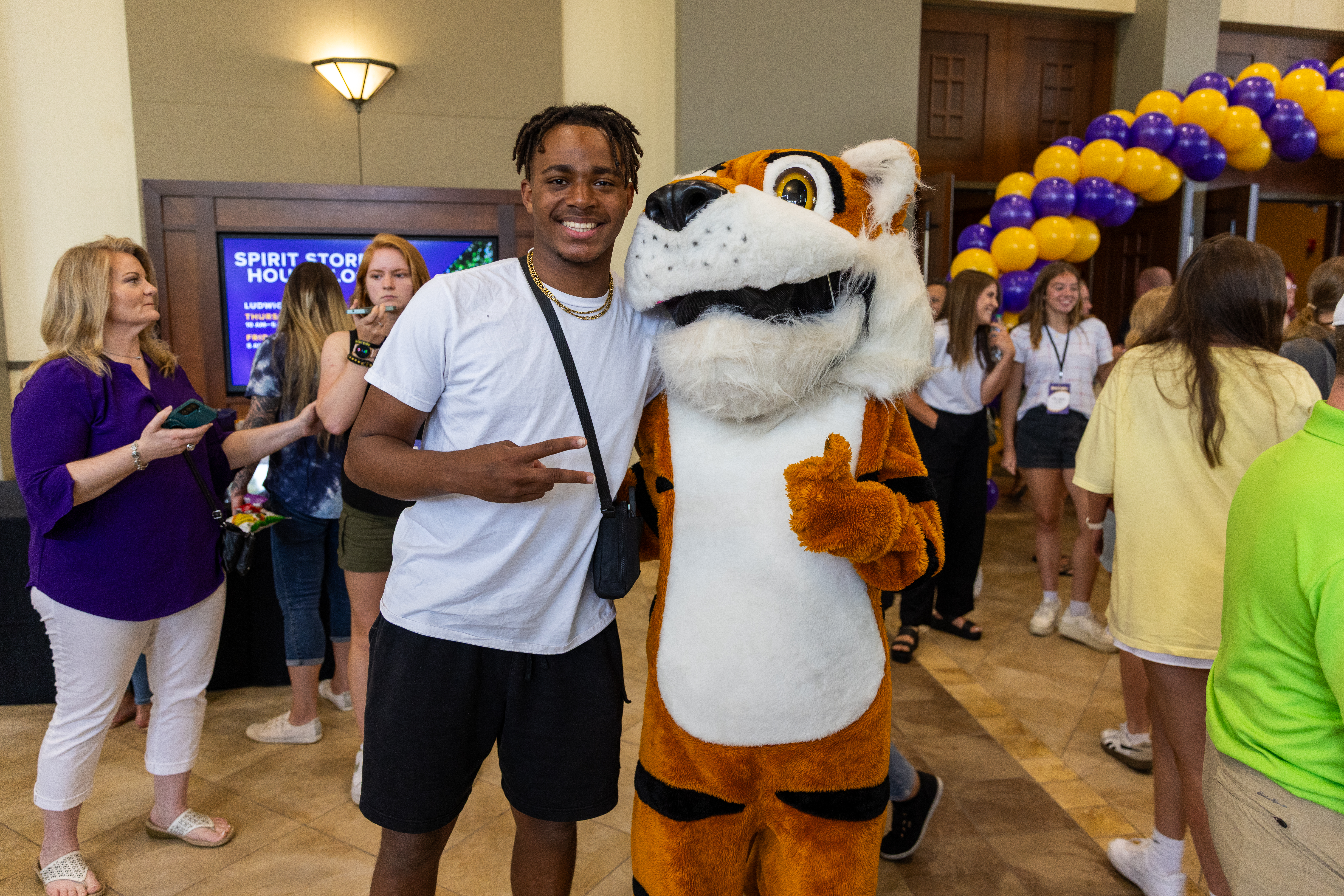 A picture of a student at orientation with Toby the Tiger