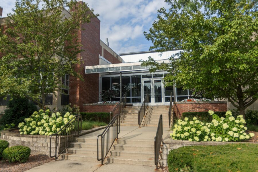 A picture of the entrance to Reed.