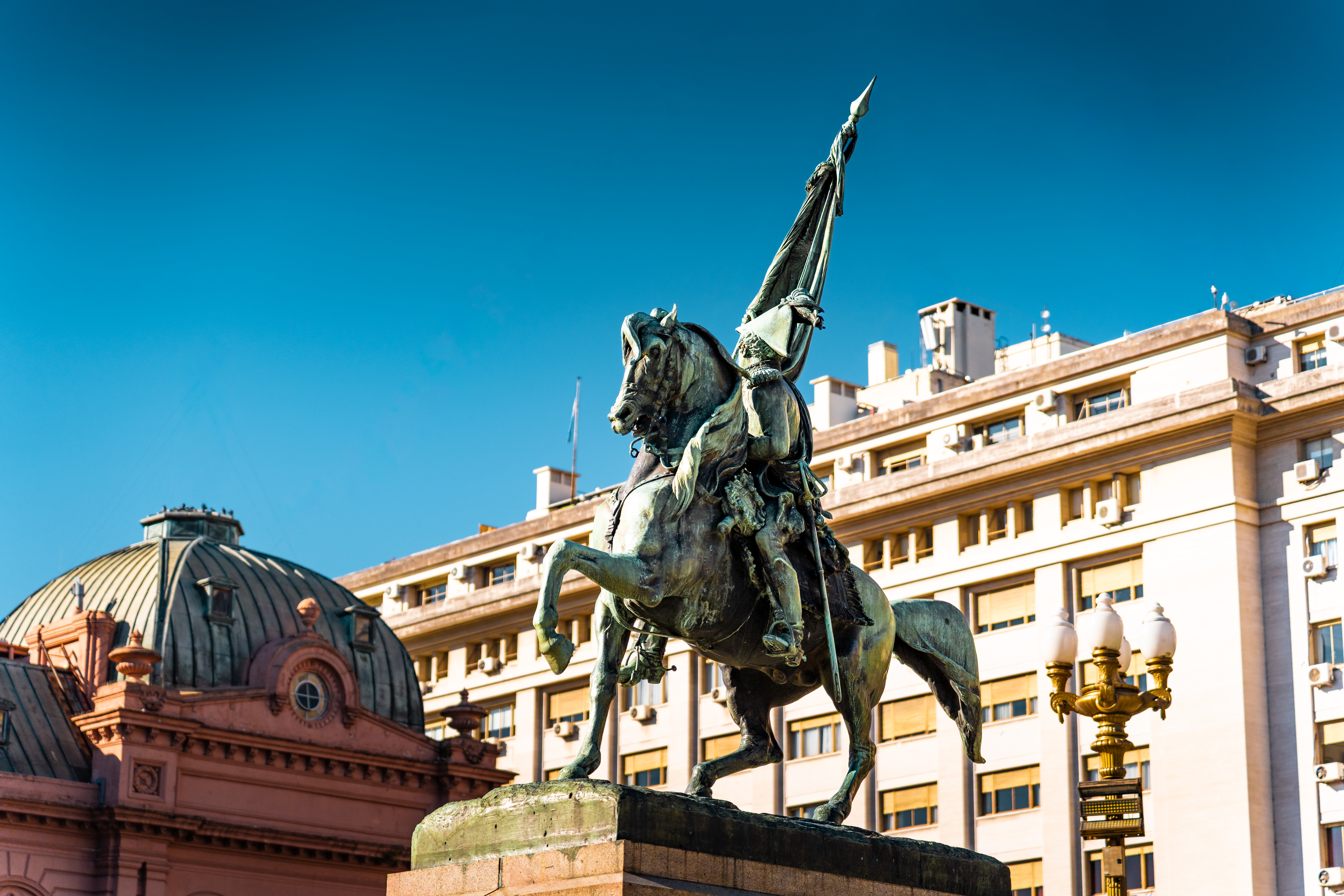 A picture of a building in Argentina.